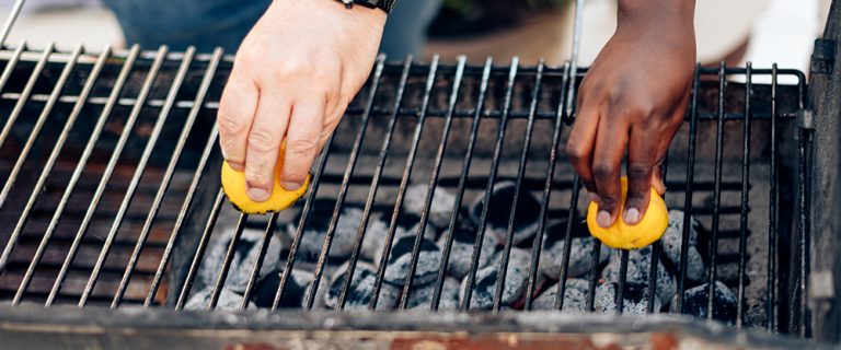 Cómo Limpiar Regularmente y en Profundidad tu Barbacoa de Obra
