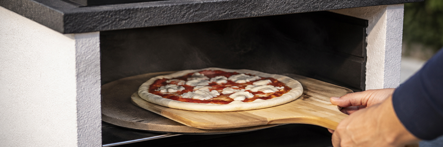 Pizza en barbacoa de obra